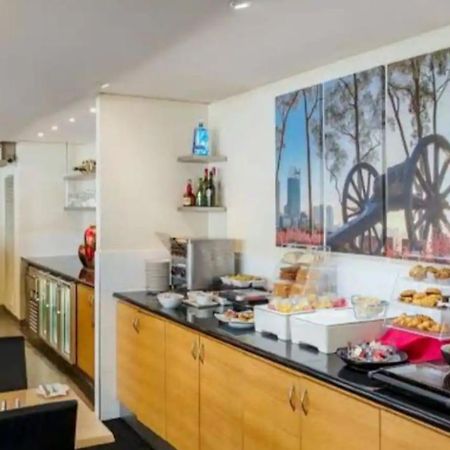 City & Lakeside With Free Parking, Pool And 10 Mins Walk Into The City Perth Exterior photo