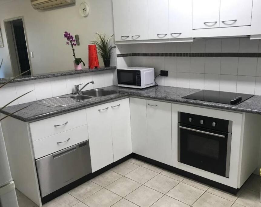 City & Lakeside With Free Parking, Pool And 10 Mins Walk Into The City Perth Exterior photo