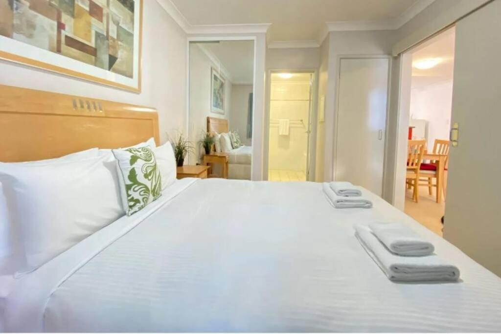 City & Lakeside With Free Parking, Pool And 10 Mins Walk Into The City Perth Exterior photo
