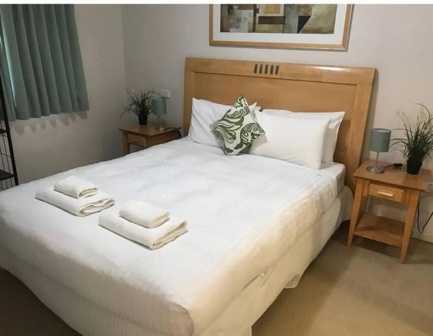 City & Lakeside With Free Parking, Pool And 10 Mins Walk Into The City Perth Exterior photo