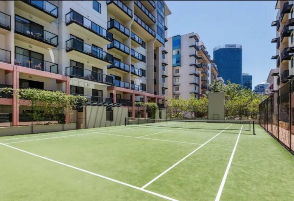City & Lakeside With Free Parking, Pool And 10 Mins Walk Into The City Perth Exterior photo